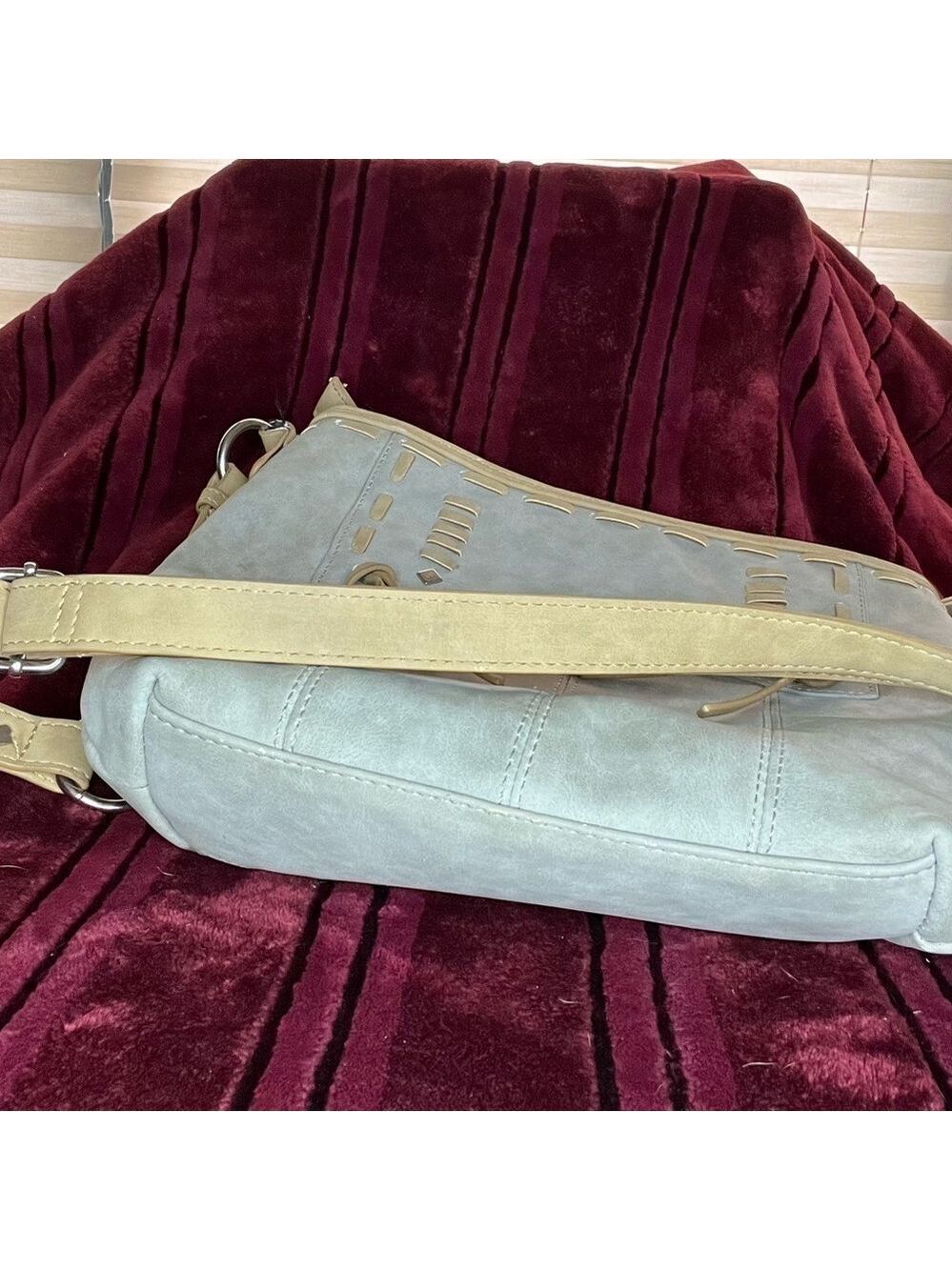 Kensie Crossbody/Shoulder Bag, Lt Gray w/tan, 12”A, 9.5”V, 3”W, Zip top & Mag T5 - Picture 6 of 12